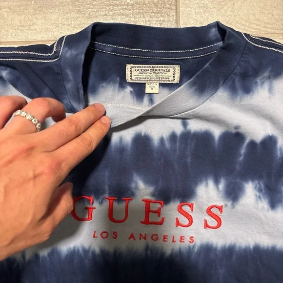 GUESS Men’s Navy & Light Blue Tie-Dye Logo Tee - Picture 2 of 3